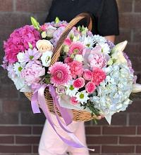 Композиция солнечный день в Ендовище Цветочная композиция из Розы, Хризантемы, Пионы и Лизиантусы в корзине в Ендовище