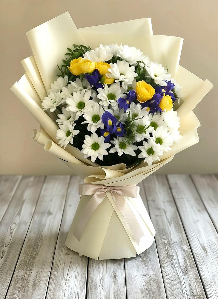 Букет цветов из: Ирисы, Хризантемы и Розы в Ендовище