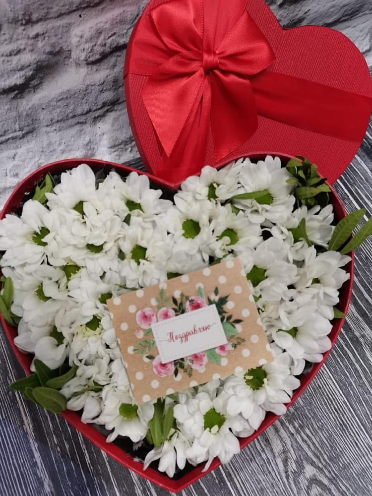 Цветочная композиция из Хризантемы в виде сердца в Ендовище