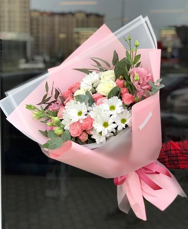 Букет цветов из: Розы, Лизиантусы и Хризантемы в Ендовище