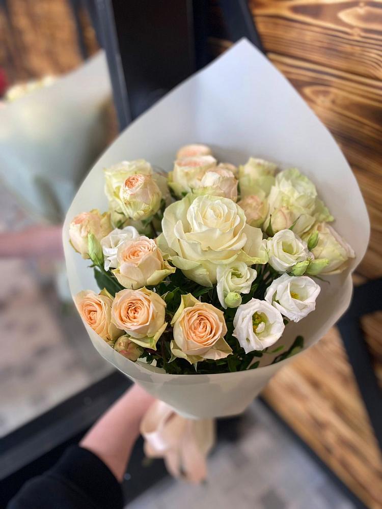 Букет цветов из: Розы и Лизиантусы в Ендовище